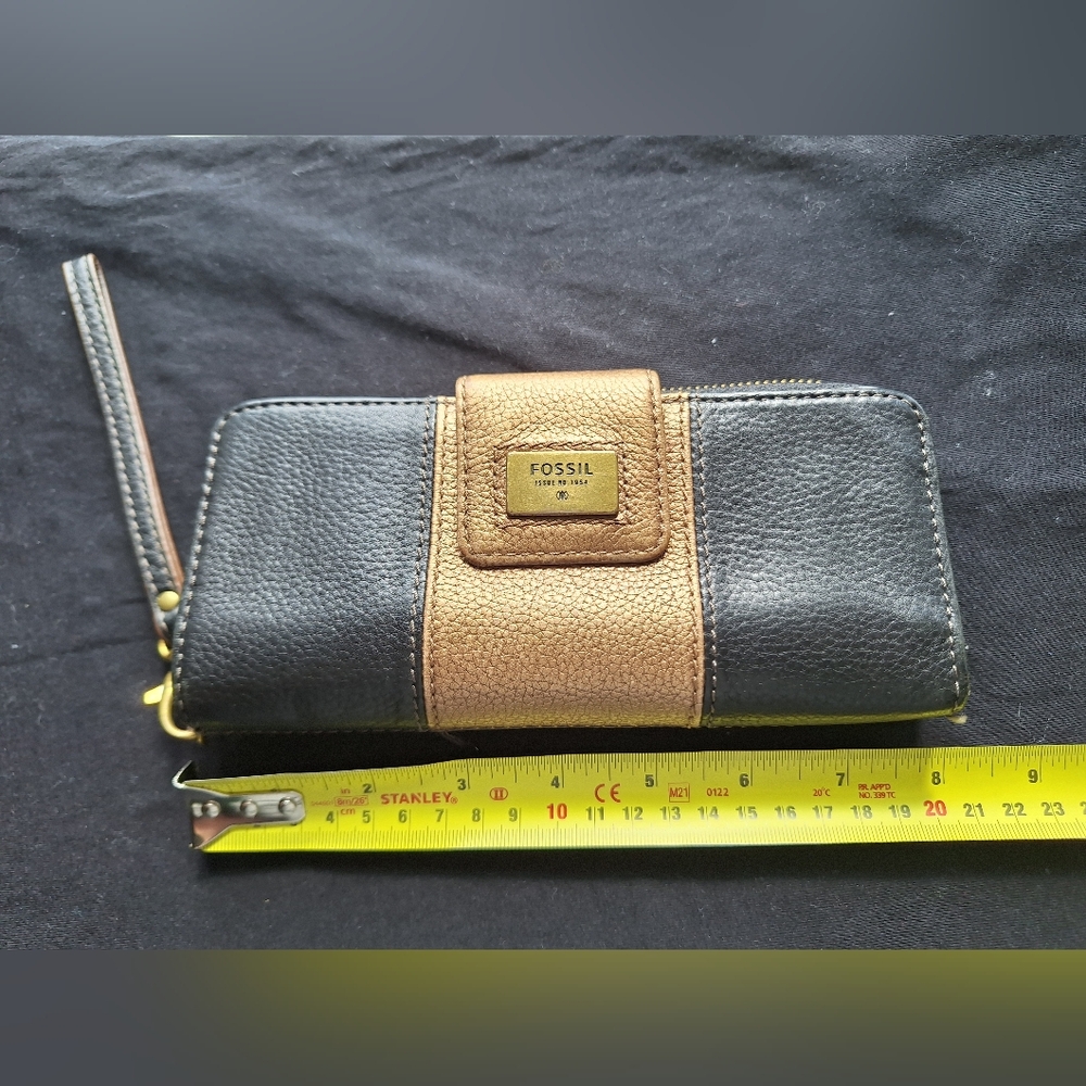 Fossil wallet